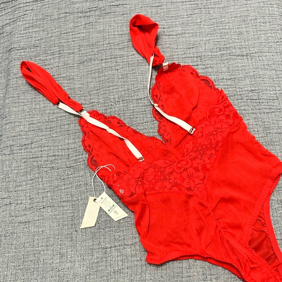 🆕 REVOLVE X FREE PEOPLE WE ARE “HOT AS HELL” CHEAP & CHEERFUL - Picture 3 of 8